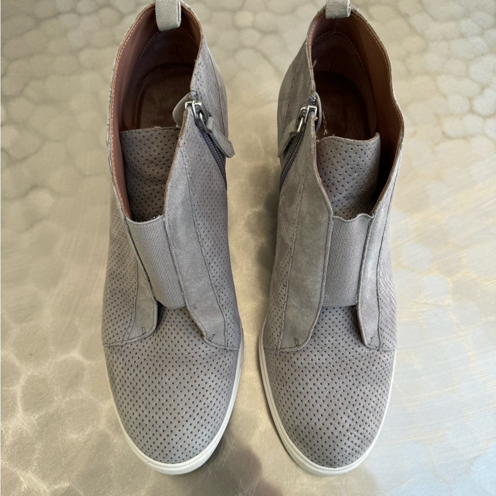 Linea Paolo Felicia Wedge Sneakers Light Gray